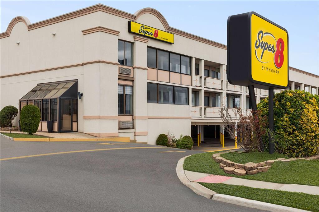 Super 8 By Wyndham Meadowlands Hotel 2*