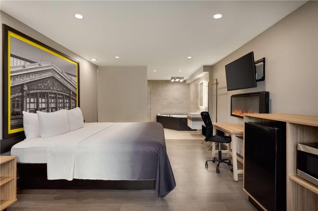 Super 8 By Wyndham Meadowlands Hotel