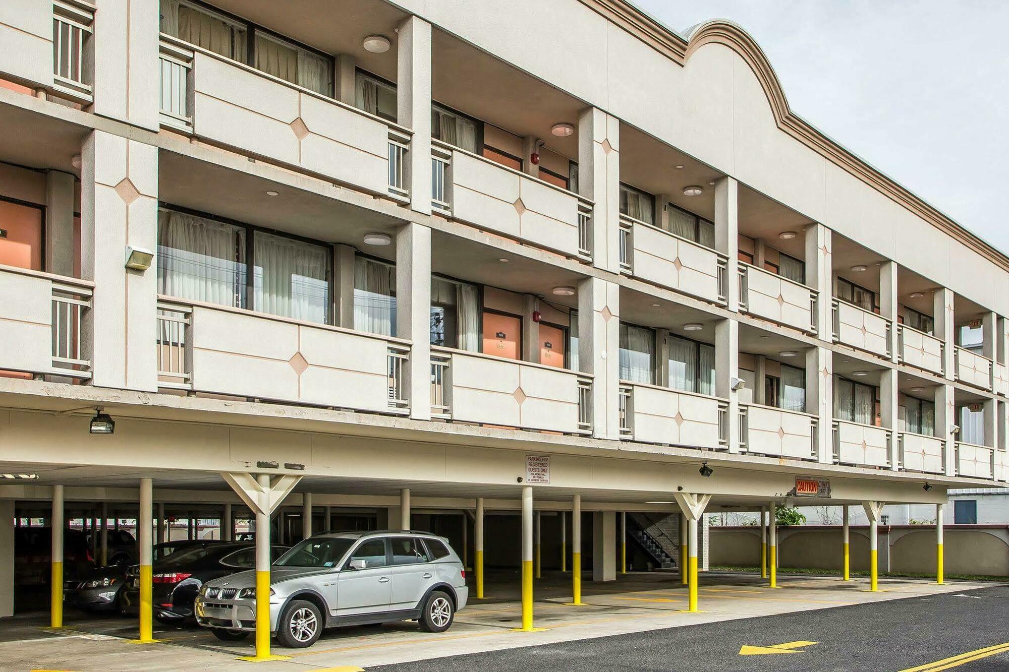 Super 8 By Wyndham Meadowlands Carlstadt